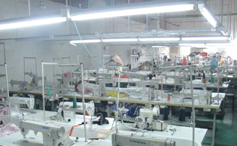 新版服裝廠承包合同4篇