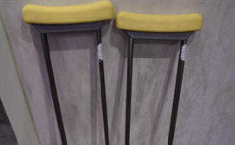 ����?sh��)Ĺ������?/></p><p>��������ͻȻ��Ѫ��������������������҆����ͮ�(d��ng)����С���֡���������һ���s���s�˵Ė|�����f�����]��ʲô��̎����(zh��n)���u�������߸ɴ�ֱ���ӵ���</p><p>�������s����У��Ұl(f��)�F(xi��n)��������һ��������һ��ճ�M�˻҉m�Ĺ������������Ͱ������˳�����ֱ�X���V�����@�Ǡ�����(d��ng)�����^�Ĺ��ȡ���ȫ���������ɫ�����⻬����ɫ�����뮔(d��ng)���@�����������������˲������^��ʧȥ�˹����������ͺ���ʧȥ��һλ֪���������ڲ���(j��ng)��֮�g���Ұl(f��)�F(xi��n)�˹���������бб������(g��)�֣���߀ӛ�����������x�꼉(j��)�ĕr(sh��)�������ֿ���ȥ�ģ�ֻ���X�ú����������������J(r��n)����y�������^�[�ڠ����������s����һ������!�������@����(g��)�֣������҂����O����ϵĵ�һ����Ʒ�������ǿ�ϧ�������F(xi��n)�ڵ����ѽ�(j��ng)ʧȥ��ԭ�еĹ�ɣ������Ў�̎�ط��������ѽ�(j��ng)Ó������Ҫ�������ѽ�(j��ng)ʧȥ�˴��ڵăr(ji��)ֵ��</p><p>������߀ӛ�à����f�^�����Ⱦ��������ĵ����l����ÿ��(d��ng)������(du��)���f�����ó��������Ұ��ҵĵ����l���Á������Ҿ�֪������Ҫ���T��������(d��ng)�� ����ľ������ˡ��V�V�������r(sh��)���Ҿ�֪������(zh��n)�Ǡ����{���������Ͽ϶������S���S��óԵĖ|���������ҵ�ϲ�g��</p><p>�������ò�����(f��)�ѹ��Ȳ��Ƀ��������Ȫ֮�µĠ����϶���(hu��)���_�ĵ���</p><p>����<strong>���Ķ�������?sh��)����?/strong></p><p>����������һ���������ں��ӂ����������硰ħ�ȡ�һ�����ҵ�ͯ��������@�����ȵġ����o(h��)���¶��^�����o��ӡ������ı����ǂ�(g��)������С�r(sh��)�������Ԛ�ġ����I(l��ng)�����h(yu��n)����������</p><p>������һ�����Һׂ͎�(g��)С����ţ�ų���������������f��������֪����׌�Һ��ǎׂ�(g��)С�������Ҽҵ��������g���m�f�Ѓ�ϥ�����S�𣬵�����?sh��)�Ԓ���҂����Ҳ� �������������(sh��)����ȱ��_ʼ�l(f��)�]�����ã���ʹ�������ѳ��^���҂�����ĳ�������������?sh��)�Ęɫʹ�҂��B�޶����ҿޡ�������Ψһ��һ���������ȵġ���ζ������(du��)�����ҳ�����֮�⣬������һ��η�����Ĵ�����(du��)�����҅s�a(ch��n)��������֮�����������һ����ʹ�Ҍ�(du��)�Ǹ����ȸ�׃�˿������ڴ�����������λ��ҹ��J(r��n)�ĵ¸����ص��L(zh��ng)��������Ҳ�������˵���λ���@�ò�ͬ���!����?sh��)�������ľ�Ƶ������ı���Ϳ��һ�Ӻ������еĵط��I(y��)�ф��������@��Ř���</p><p>�������Ȳ��أ�Ҳ���L(zh��ng)�����Ǵ��е�С���ӂ��s��(j��ng)�������ȸ���ÿ��(d��ng)�˕r(sh��)�˿�����������Ц�Ǻǵ���һ�Խo������(d��ng)������������(du��)���ȿ��^���o(h��)�������^�����ڌ�(du��)�ҵĐ����@�����Ƞ����ǏĲ��x��������һ���糿�������𴲺����Ҳ��������������B�Ҳ�Բ���ȥ����(d��ng)�ҽo���ҵ��ĕr(sh��)�����������d�ú��Ӱ��Ц�������ڴ������˂���(du��)����������������һ�ӵ����ء� �f����?y��n)����ȸ��S������Сɽ���Q�˲��ن��}�������^�����R���ڡ�������������һ��ï�܅���ĹŘ���</p><p>�����������˂�����������۾��ژ��³˛����������@�ùŘ�������浽�����������@�����ȵĹ�������(j��)��݅���v����(d��ng)���ĸ������������Ҫ�����@�Ø�ĕr(sh��)���������������������䣬����һ��(g��)�AȦ�����Ȼ����һ���������ژ�������(du��)��Щ������С�������f�����ゃ�l(shu��)�^���@��(g��)�����Ҿ��à��l(shu��)���^��������?sh��)�Ęɫ�������������K��ʹ��Щ�����ġ��tɫ�Ӱ��ˡ��]��Խ���׳ء��벽���Ř���@�ӱ����o(h��)ס���������޹�·�ĕr(sh��)��һ�K��ʯ�^������������һλ�������фe�����_���Լ��s���ҳ��؂����]�^�����ȥ���������ȵ��ǂ�(g��)����ƽ�r(sh��)�s������ЩԹ϶��</p><p>����������������������ډ�ǰˤ�����ȾϹ����Ρ��L(zh��ng)݅����݅��ǰ�Ϲ����@�ڴ�������ߵĶY��(ji��)������������̌�(d��o)���f��������Ҫ�����������ǘӵ�������Ҫ�D(zhu��n)��Ĩ�ǣ���Ҫ���@������һ��ֱ������������?y��n)� �ˠ����(sh��)Ľ̌?d��o)���W(xu��)��(hu��)�ˌ��݄e��������?sh��)����������ҵ�ӛ����������һ��������ĺ��E��</p><p>���������h(yu��n)����(hu��)��ӛ����(d��ng)�������W(xu��)�ĕr(sh��)���������������Ȱ���������܇;��(d��ng)��܇�u�x���l(xi��ng)�ĕr(sh��)���������S������?sh��)���Ӱ�@����ô�ߴ�����ô�Pֱ����һ˲�g�����������ҵ�˼��֮�����o�ҵ�ӛ�������������ɫ�{(di��o)����</p><script>s(