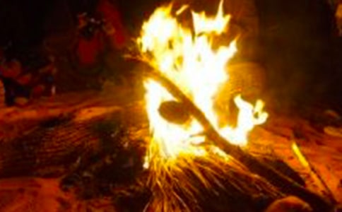 У�@������������~