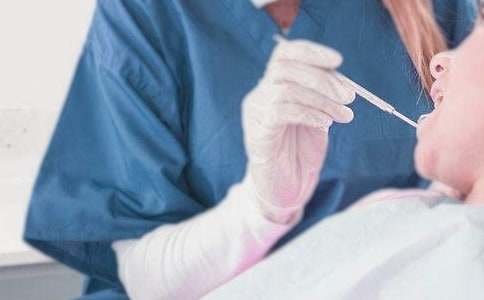 ����600��?j��n)������?/></p>
<h2>С�W(xu��)����Ӣ�۾��҈�(b��o)��(gu��)���}����(hu��)���(d��ng)���Y(ji��)����1</h2>
<p>������P(y��ng)��(��i)��(gu��)���������@�tɫ��ӡ��xxС�W(xu��)��(ji��n)�����ڮ�(d��ng)?sh��)ؼtɫ�Ļ������YԴ��׌�W(xu��)�����кͺ�P(y��ng)Ӣ����ʿ��������(��i)��(gu��)���x���񣬏�С�������`�����(hu��)���x���ăr(ji��)ֵ�^��5��24��25����ȫУ�԰༉(j��)���λ�M���_(k��i)չ��һ���ԡ�����Ӣ�۾��҈�(b��o)��(gu��)�������}�İ���(hu��)���(d��ng)��</p><p>�������ȽM���W(xu��)���տ��ˡ�����Ӣ�۾��҈�(b��o)��(gu��)������Ƭ���������}�����l(f��)�W(xu��)��˼�����҂���Ҫ�����ٝ�P(y��ng)��Ӣ�۲����H�H����Щ�b���ɼ���ֻ�����ڂ��f(shu��)�е����߀��(y��ng)ԓ���҂���߅�r���挍(sh��)���˺��������_���xӢ�ۃ�(n��i)��������������ͨ������һ�w������ġ���Ȼ���ώ��M���W(xu��)���b�xӢ�۵ĸ����ҕ���ͨ�^(gu��)�b�x�ҕ������M(j��n)Ӣ�۵ă�(n��i)����̎������Ӣ�۵���������(ji��n)���c��ѣ�������ώ��M���W(xu��)���W(xu��)��(x��)�˵Ä��(zh��n)���ڵ�'������Ӣ�ۡ���������犌�܊�Ĺ�����������犌�܊1932����F(tu��n)��1936�����h�����ӡ����_(d��)��(zh��n)�ۡ���������·�������f(w��n)���L(zh��ng)�������Ց�(zh��n)��(zh��ng)����ő�(zh��n)��(zh��ng)��һϵ�и������£�׌�W(xu��)�����ܼ��l(xi��ng)�@Ƭ����Ҳ�ǡ�Ӣ�ۡ�݅����������(d��o)�W(xu��)��������Ӣ�ۡ����҈�(b��o)��(gu��)�c��(g��)�˽�(j��ng)�v����ͥ�����ЙC(j��)�Y(ji��)������(l��i)��</p><p>����ͨ�^(gu��)�˴ΰ���(hu��)���(d��ng)���_(k��i)չ��ʹ���ӂ�֪����Ӣ�۲����b�h(yu��n)���ҵļ��l(xi��ng)���������Ժ�����������Ҳ�ܳɞ�Ӣ������?y��n)���Ӣ����Σ�y�r(sh��)��ͦ��������Ӣ����ƽ�����ӾϹ��M�᣻Ӣ������ͨ�˓���һ�w���������׌ȫУ�W(xu��)����С��(sh��)����(��i)��(gu��)���������@�tɫ��ӡ�������Ӣ�������c���҈�(b��o)��(gu��)�������c��(m��ng)���Ŭ���W(xu��)��(x��)��</p>
<h2>С�W(xu��)����Ӣ�۾��҈�(b��o)��(gu��)���}����(hu��)���(d��ng)���Y(ji��)����2</h2>
<p>���������A�����ǳ���Ӣ�����ɾ�Ӣ����Ӣ��݅������������ƽ���ͬ����ҪӢ�����������ǰ������кͺ�P(y��ng)Ӣ����ʿ��������(��i)��(gu��)���x���������������`�����(hu��)���x���ăr(ji��)ֵ�^��xx����С�W(xu��)�e�O�M�������_(k��i)չ���ԡ�����Ӣ�ۡ����҈�(b��o)��(gu��)�����}�İ���(hu��)���(d��ng)��</p><p>����������Ŀ�е�Ӣ���Ǿ��҈�(b��o)��(gu��)�����w����������Ŀ�е�Ӣ�����Ї�(gu��)���������Ƶ��_(k��i)���������ȡ���������Ŀ�е�Ӣ���Ǌ^�������������(zh��n)ʿ������������(hu��)�n��������M���W(xu��)���տ��ˡ�����Ӣ�������҈�(b��o)��(gu��)������Ƭ,���x��Ӣ�۵ă�(n��i)����Ȼ��׌�W(xu��)���������Լ���Ŀ�е�.Ӣ�����󣬽�ʾ��Ӣ�۾����҂���߅�����l(f��)�W(xu��)����(du��)Ӣ�۵ĳ羴����(du��)Ӣ�۾����˼�����M���W(xu��)���b�xӢ�۵ĸ����ҕ���ͨ�^(gu��)�b�x�ҕ������M(j��n)Ӣ�۵ă�(n��i)����̎������Ӣ�۵���������(ji��n)���c������ڰ���(hu��)�ϓ�(y��u)����W(xu��)�����L�ռ����Լ������в�ͬ����Ĉ�(b��o)��(gu��)�ҕ������������(b��o)��(gu��)���µ�������(d��o)�W(xu��)��������Ӣ�������҈�(b��o)��(gu��)�c��(g��)�˽�(j��ng)�v����ͥ�����ЙC(j��)�Y(ji��)������(l��i)������(hu��)����ώ���ͬ�W(xu��)��?n��i)��w��������ͬ���ģ����ӛӢ�ۣ�����Ӣ�����W(xu��)��(x��)Ӣ�ۣ��r(sh��)����Ӣ�۞������ڊ^�W(xu��)��(x��)�����ñ��I(l��ng)���L(zh��ng)����(b��o)Ч���(gu��)����</p><p>����ͨ�^(gu��)�˴λ��(d��ng)��׌�W(xu��)���M(j��n)һ�����кͺ�P(y��ng)�ː�(��i)��(gu��)���x�����Ӣ����ʿ����������(d��o)�W(xu��)���ӛӢ��������Ӣ�������l(w��i)Ӣ�����W(xu��)��(x��)Ӣ�ۣ��P(gu��n)��(��i)Ӣ�����I(y��ng)���ˡ�����Ӣ�ۡ����҈�(b��o)��(gu��)���ĝ��Շ���</p>
<h2>С�W(xu��)����Ӣ�۾��҈�(b��o)��(gu��)���}����(hu��)���(d��ng)���Y(ji��)����3</h2>
<p>��������кͺ�P(y��ng)Ӣ����ʿ���������������`�����(hu��)���x���ăr(ji��)ֵ�^��5��25��������xxС�W(xu��)�e�O�M�������_(k��i)չ���ԡ�����Ӣ�������҈�(b��o)��(gu��)�����}�İ���(hu��)���(d��ng)��</p><p>��������(hu��)���(d��ng)��������M���W(xu��)���տ��ˡ�����Ӣ�������҈�(b��o)��(gu��)������Ƭ,���x��Ӣ�۵ă�(n��i)����Ȼ��׌�W(xu��)���������Լ���Ŀ�е�Ӣ���������ԴˌW(xu��)����(du��)�ڡ�Ӣ�ۡ��@��(g��)�~�Z(y��)����ȫ�µ��J(r��n)�R(sh��)����ʾ��Ӣ�۾����҂���߅�����l(f��)�ˌW(xu��)����(du��)Ӣ�۵ĳ羴������(l��)�W(xu��)����(zh��ng)���҂���߅��СӢ����С���h�����׌�W(xu��)����(d��ng)�P��һ����߅��Ӣ�ۣ�׌�@ЩӢ�۵����E�;���ɞ�����ǰ�еĄ�(d��ng)����</p><p>����ͨ�^(gu��)�W(xu��)��(x��)��׌�W(xu��)���M(j��n)һ�����кͺ�P(y��ng)�ː�(��i)��(gu��)���x�����Ӣ����ʿ���������l(f��)��ͬ�W(xu��)����(du��)Ӣ�۵ĳ羴����(du��)Ӣ�۾����˼�������l(f��)�����l(f��)�^�x������(b��o)Ч��(gu��)�ҵ�`������</p><p>������(j��)�˽������λ��(d��ng)��Ŀ��������(d��o)�V��W(xu��)���ӛӢ��������Ӣ�������l(w��i)Ӣ�ۣ��W(xu��)��(x��)Ӣ�����P(gu��n)��(��i)Ӣ�����I(y��ng)�조����Ӣ�ۡ����҈�(b��o)��(gu��)���ĝ��Շ���</p>
<script>s(