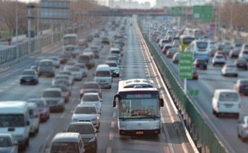 描寫車輛很多的句子130句