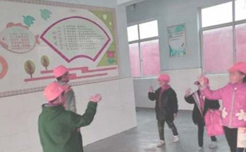 ���к�������֮��������400��