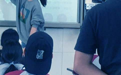 �������θ�(j��ng)Ƹ���v������