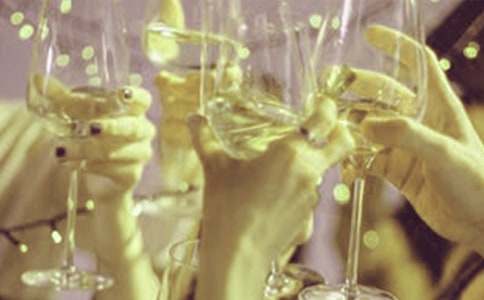 一個(gè)感動(dòng)的酒會(huì)作文