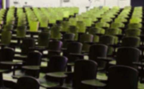 �ж�ĸУ����2000�֣����x10ƪ��