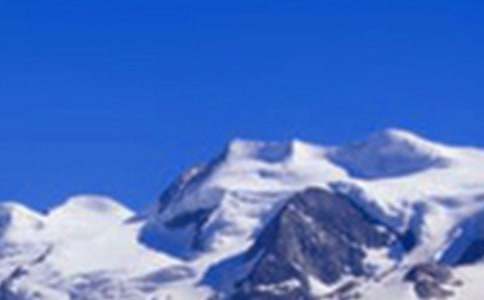 ��ף�R��ѩɽ����700��