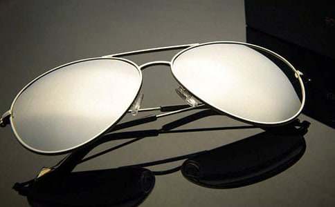 戴眼鏡的小貓作文