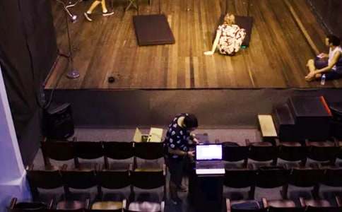 �Һ���ɞ�һ�������݆T���ģ�ͨ��6ƪ��